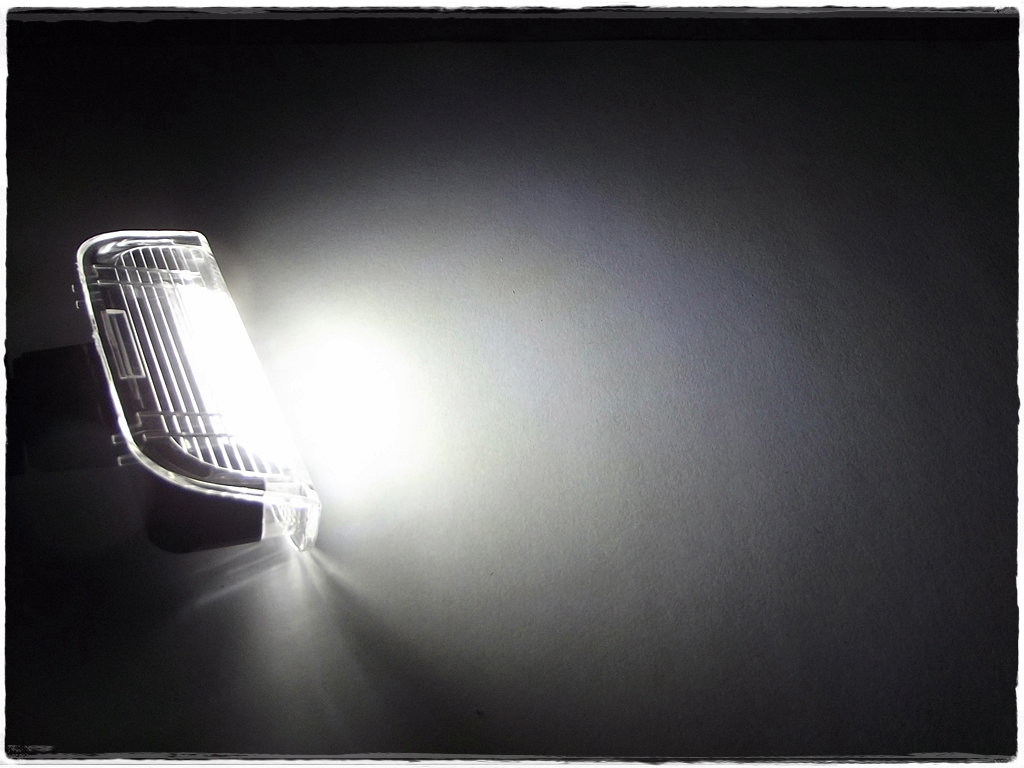 LED osvětlení dveří VW Passat B6/B7/B8 (2005-NYNÍ) (C)