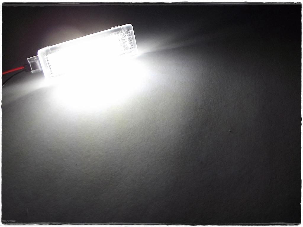 LED osvětlení schránky spolujezdce BMW X5 E70 (2007-2013)