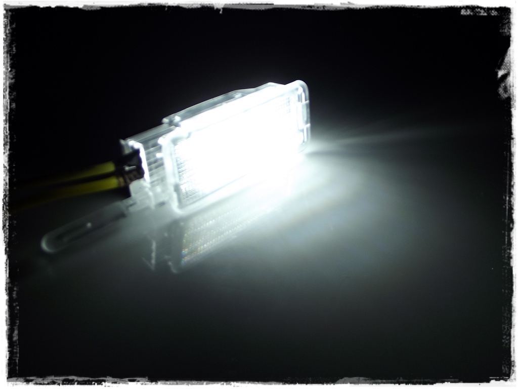 LED osvětlení schránky spolujezdce PEUGEOT Partner (2008-NYNÍ)